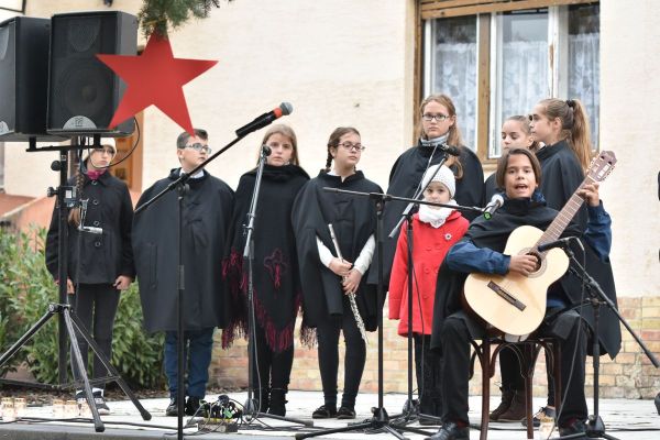 Az 1956-os forradalom és szabadságharc hőseire emlékeztünk