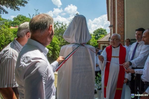 Bisztrai László szoboravató