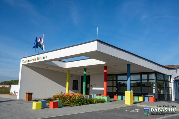 BEFEJEZŐDÖTT DABASON AZ ÚJ BÖLCSŐDE ÉPÍTÉSE