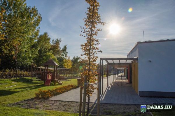 BEFEJEZŐDÖTT DABASON AZ ÚJ BÖLCSŐDE ÉPÍTÉSE