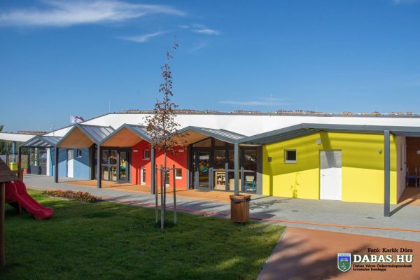 BEFEJEZŐDÖTT DABASON AZ ÚJ BÖLCSŐDE ÉPÍTÉSE