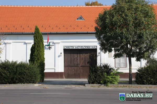 Kossuth Művelődési Központ és Halász Boldizsár Városi Könyvtár