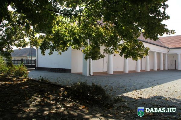 Kossuth Művelődési Központ és Halász Boldizsár Városi Könyvtár