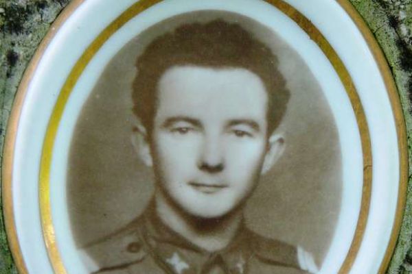 Lakos János (1920-1957) síremléke