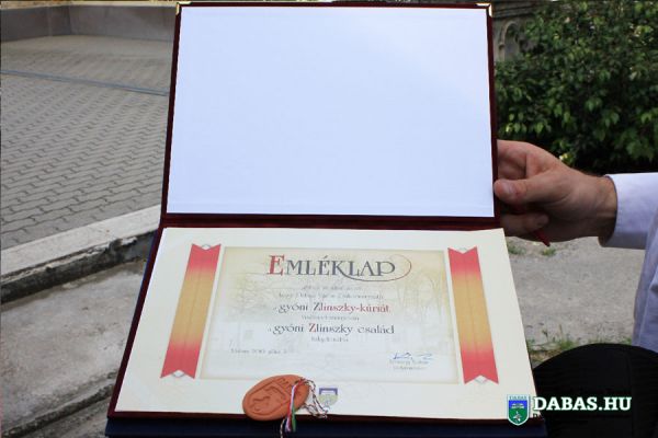 Visszakerültek a Zlinszky-kúria kulcsai az építtető család kezébe