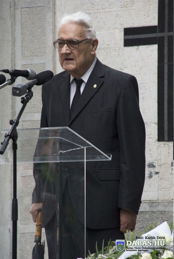 Eltemették Zlinszky János professzort