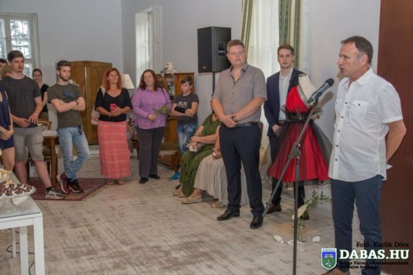 RUHASZOBOR-kiállítás a Halász Móricz-kúriában