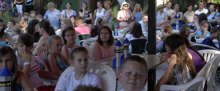 Palacsintaparti a Nautilus étterem kertjében