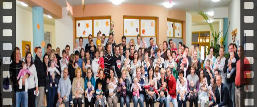 Újszülöttek köszöntése Gyónon 