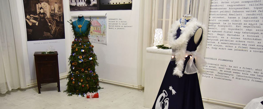 Karácsonyruha-kiállítás