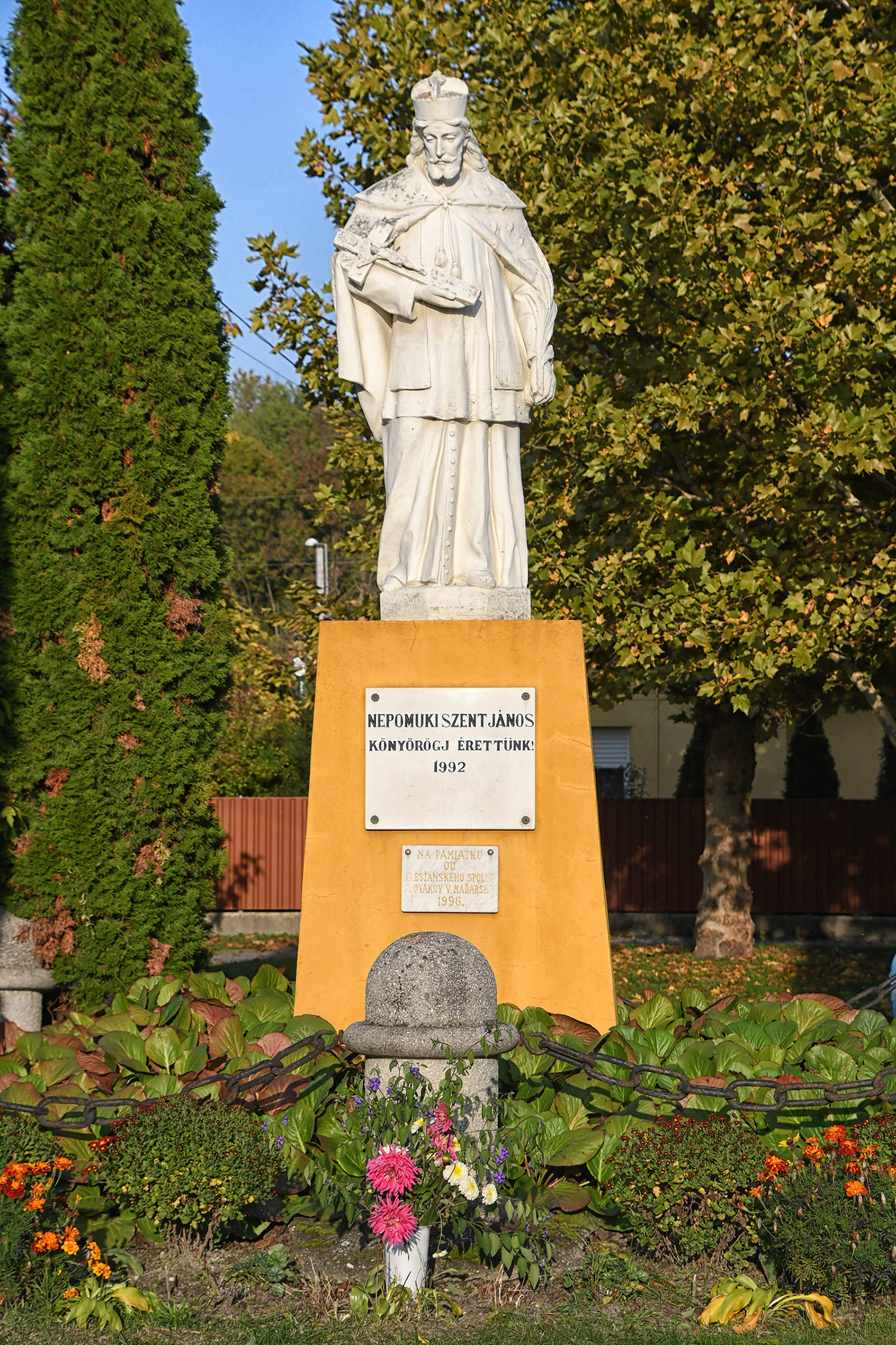 Nepomuki Szent János szobor