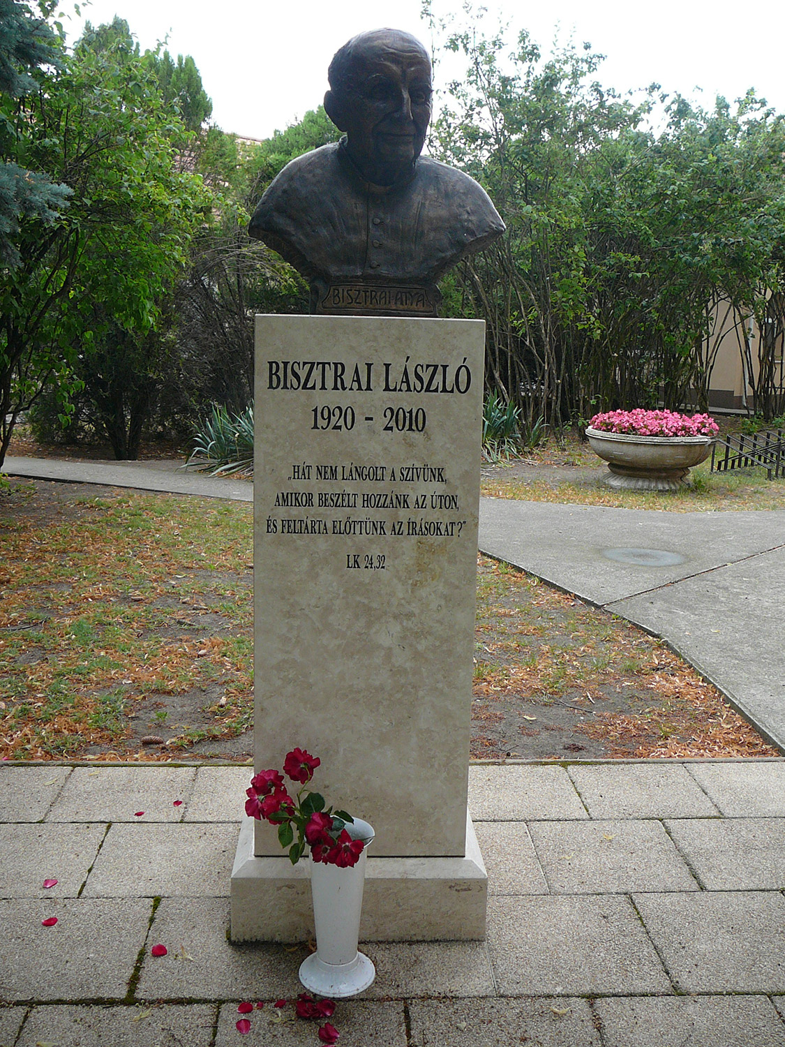 A Gyóni Szent Péter Római Katolikus Templom